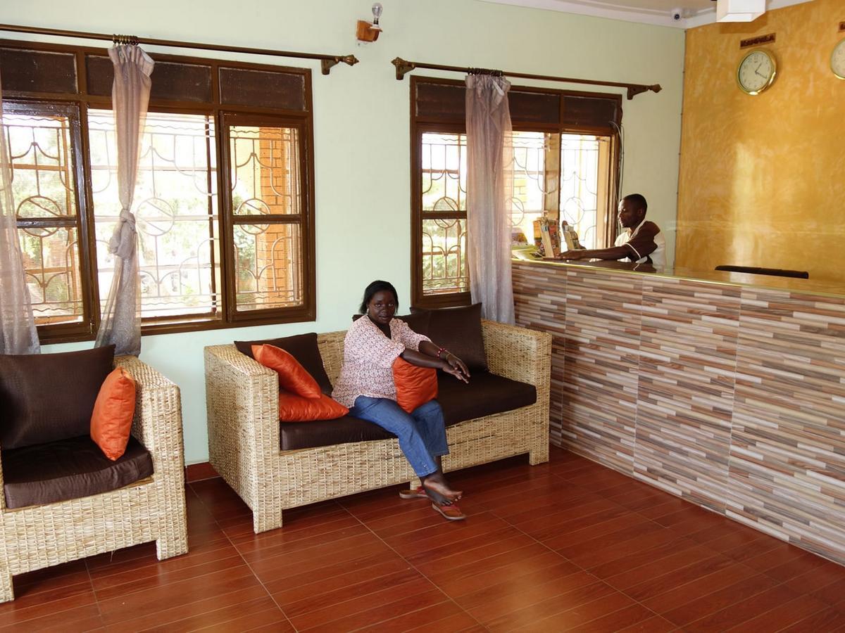 Bridgeway Guest House Jinja Buitenkant foto